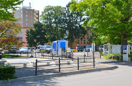 Parking at the Hakodate Performing Arts Center, Hakodate City Northern Pacific Fishery’s Document Museum, and the Hakodate Museum of Art, Hokkaido. (Pay parking)