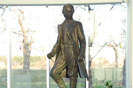 Bronze statue of Toshizo Hijikata