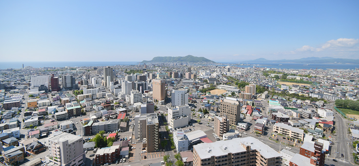展望２階（地上90m）から見た函館市街と函館山