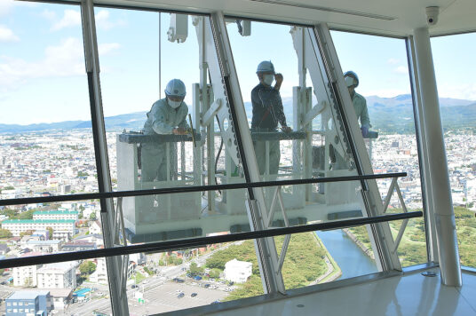 展望台窓ガラス清掃作業実施のお知らせ🧽