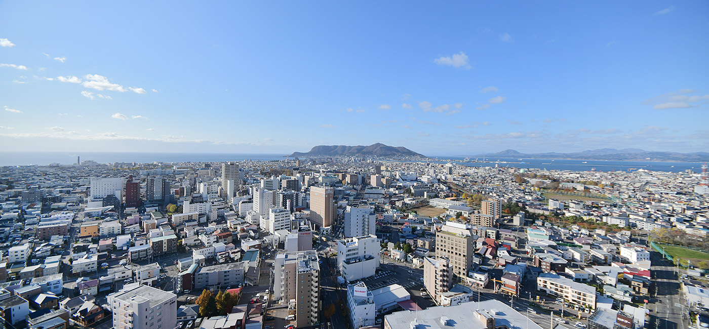 展望２階（地上90m）から見た函館市街と函館山