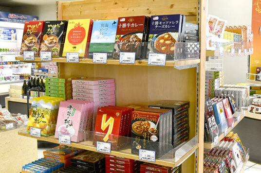 『北海道レトルトカレーフェア』 １階売店にて開催中🍛