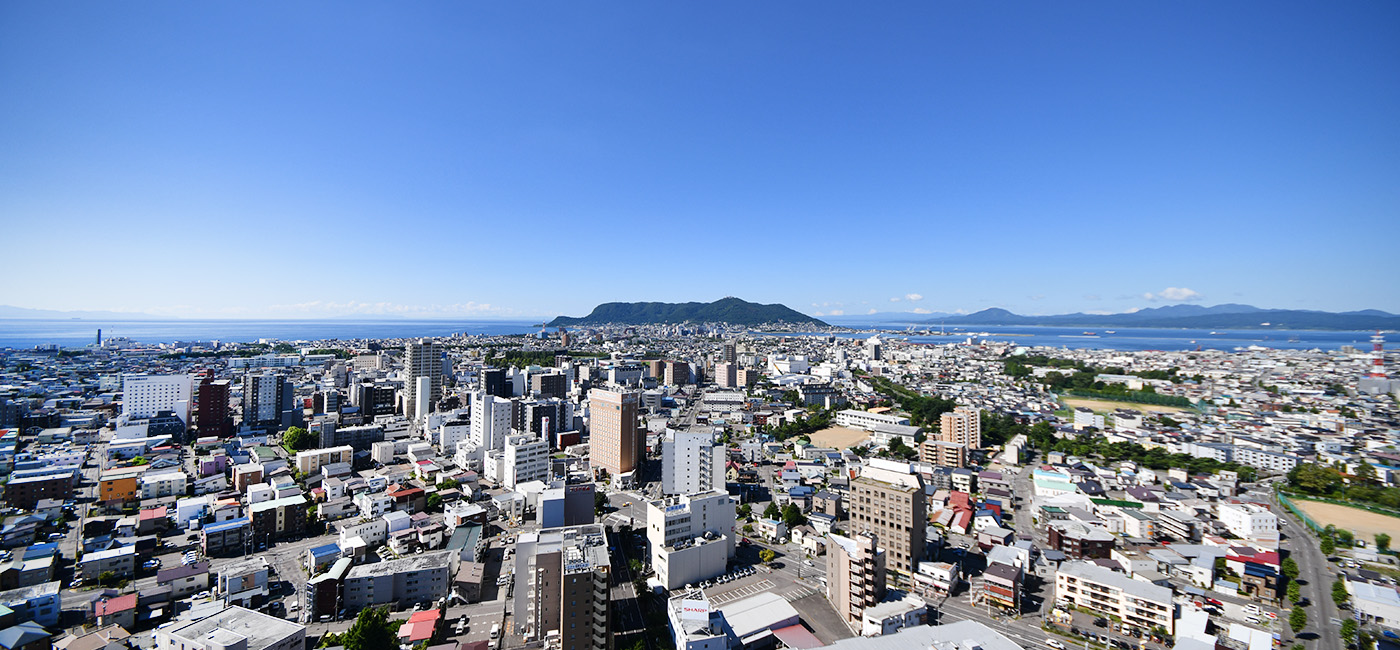 展望２階（地上90m）から見た函館市街と函館山