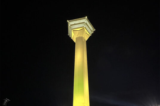 「北海道イエロースターズ」イエローライトアップ💡