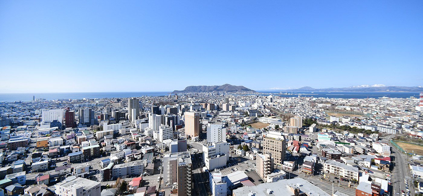 展望２階（地上90m）から見た函館市街と函館山