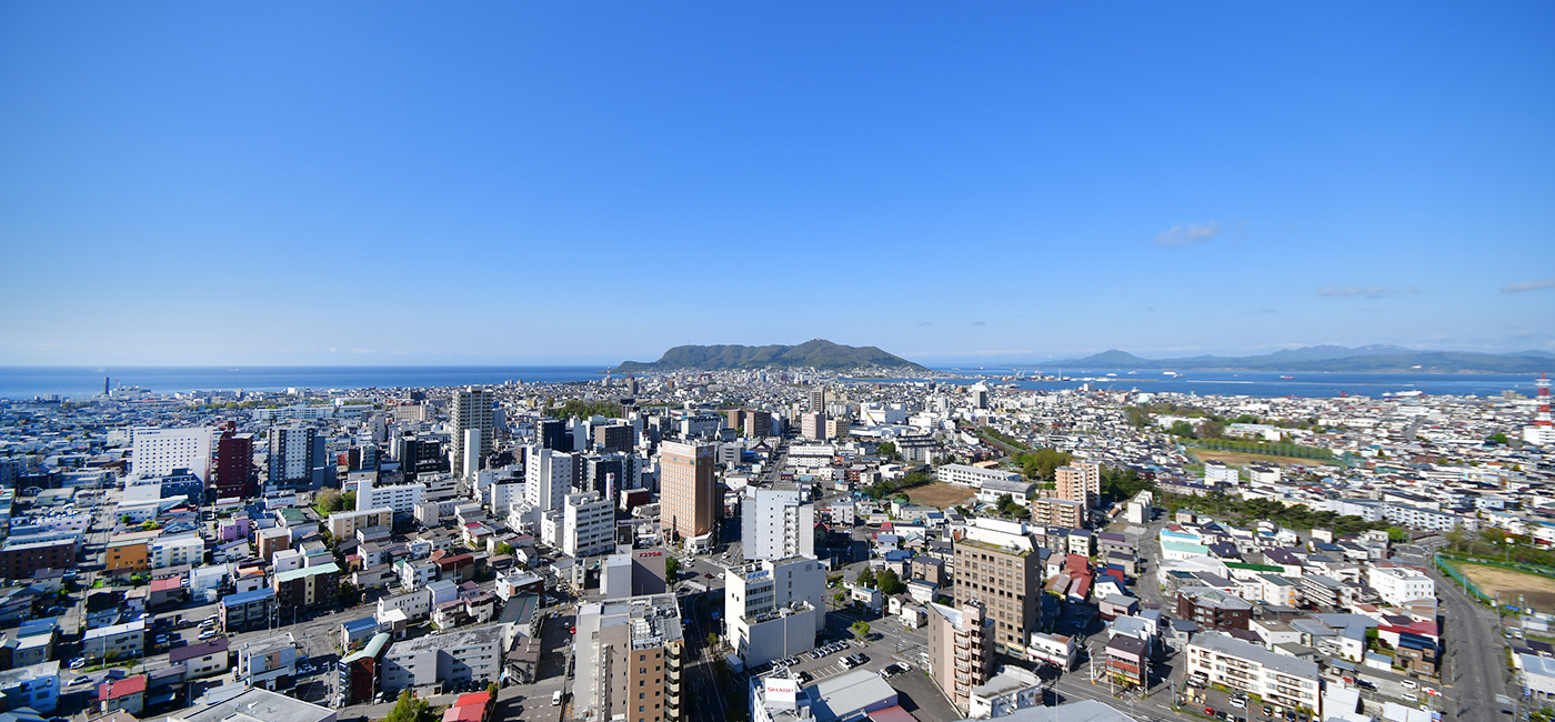 展望２階（地上90m）から見た函館市街と函館山