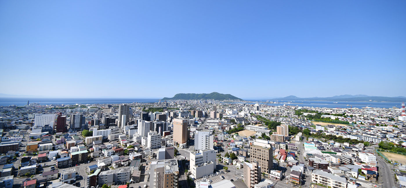 展望２階（地上90m）から見た函館市街と函館山
