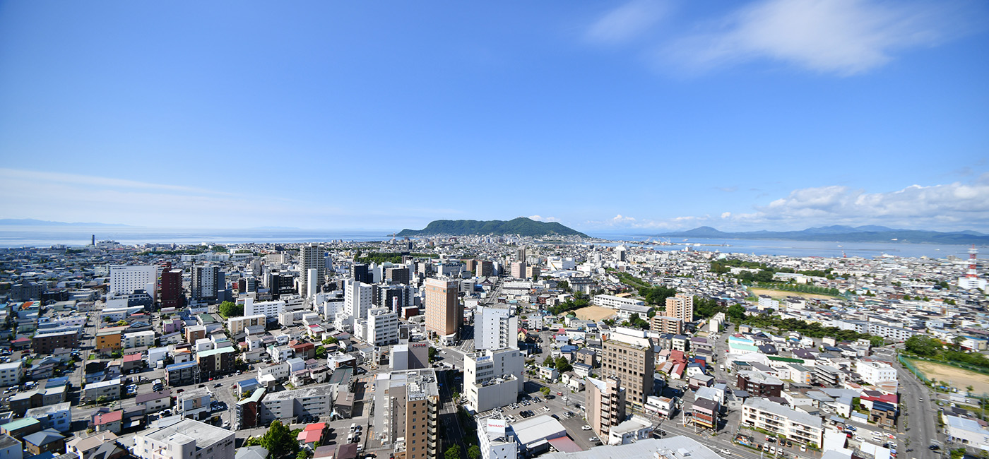 展望２階（地上90m）から見た函館市街と函館山